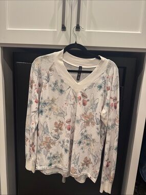 Women’s boutique V-Neck Long Sleeve Floral Print Top